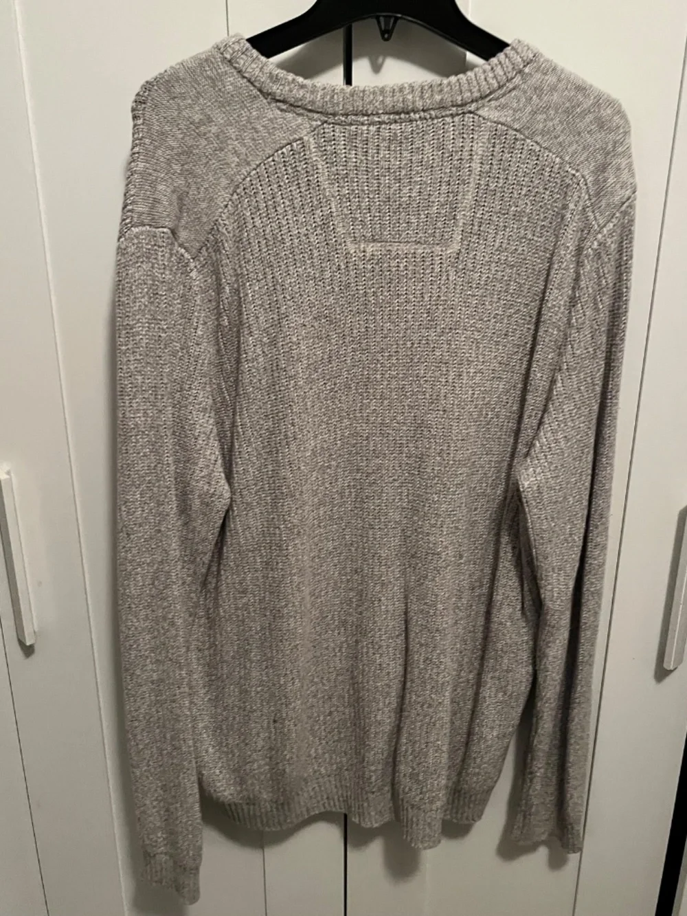 light gray sweater, xxl